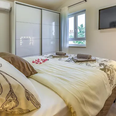 3 Bedroom Amazing In Hébergement de vacances Štinjan
