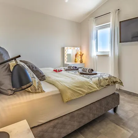 3 Bedroom Amazing In Štinjan