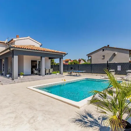 3 Bedroom Amazing In Casa de Férias