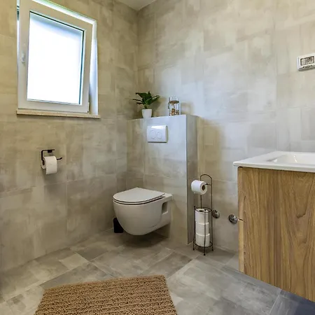 3 Bedroom Amazing In Štinjan
