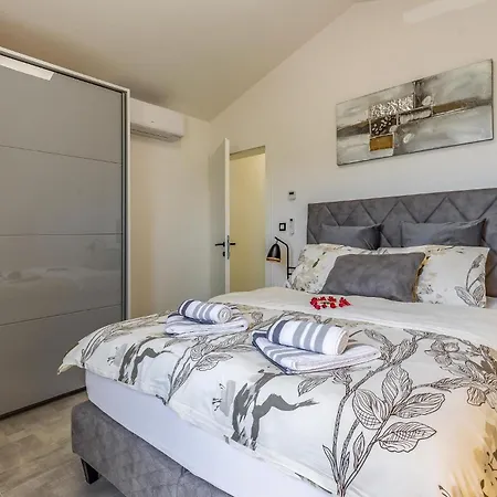 Vikendica 3 Bedroom Amazing In